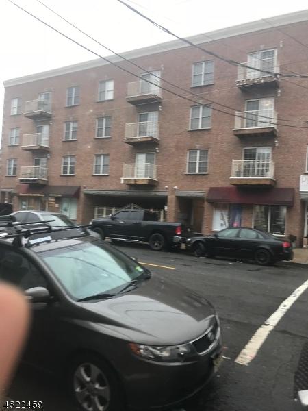 411 Chestnut St - Photo 1