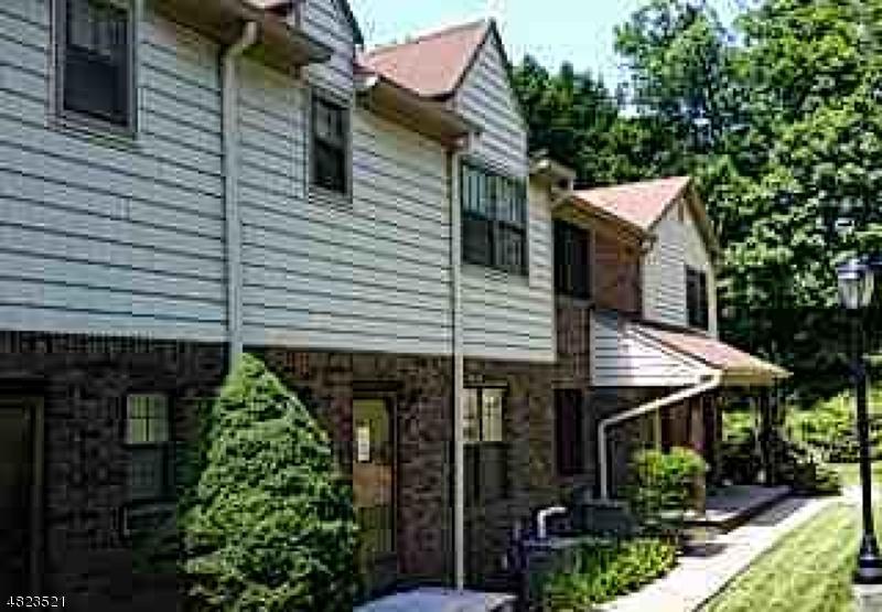 101 E Oak St - Photo 1