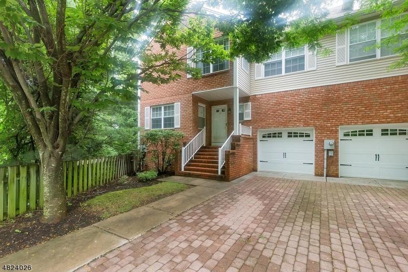 37 Berkeley Sq - Photo 1