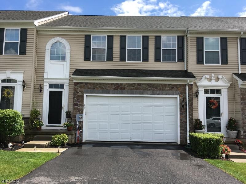 10 Washington Square Cir - Photo 1