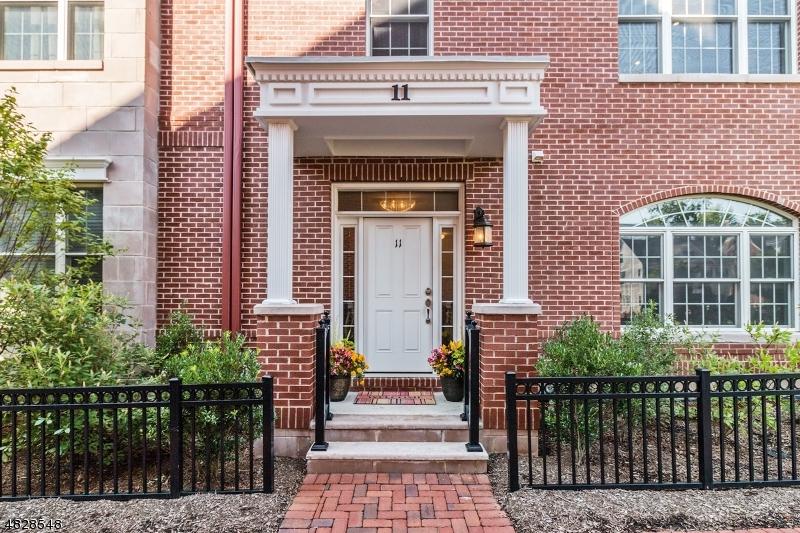 11 Bellcourt Pl - Photo 1