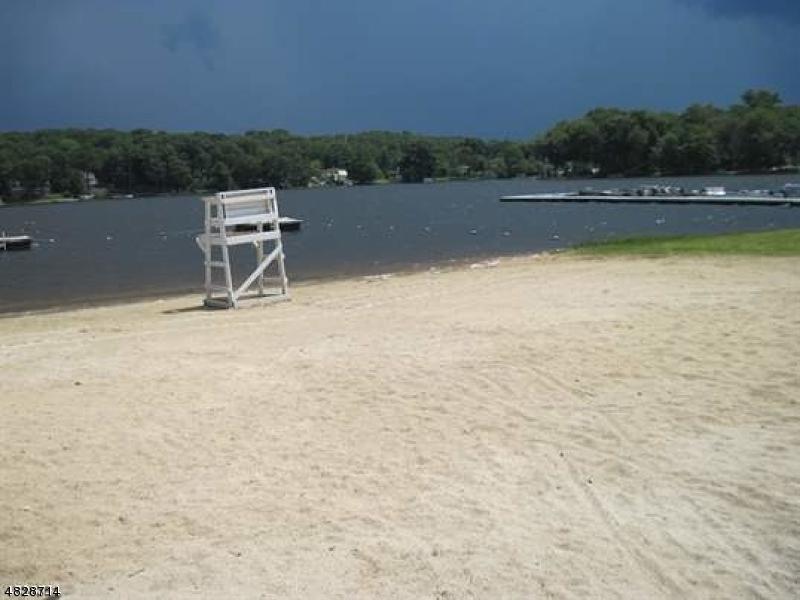 10 Iowa Ave - Photo 1