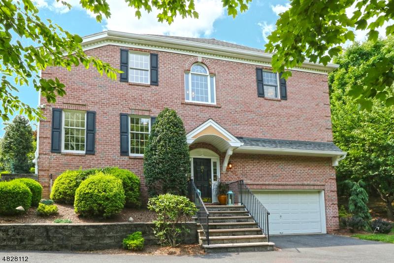 95 Spring Hill Cir - Photo 1