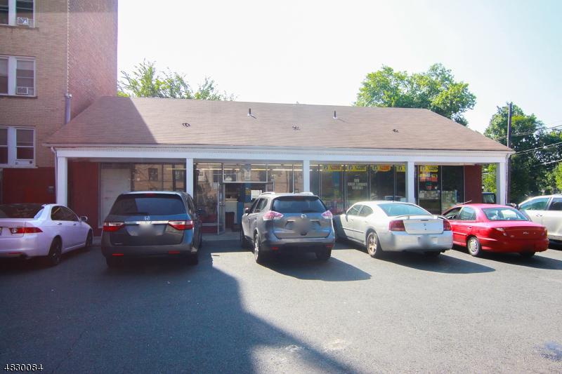 1605 Maple Ave - Photo 1