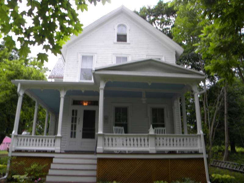 205 Main St - Photo 1