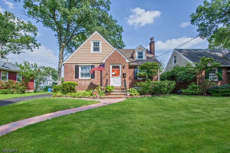 411 Charles St - Photo 1