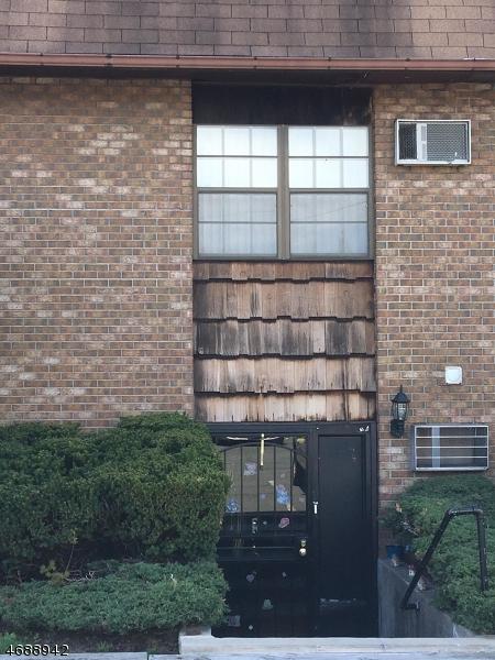 391 Howe Ave - Photo 1