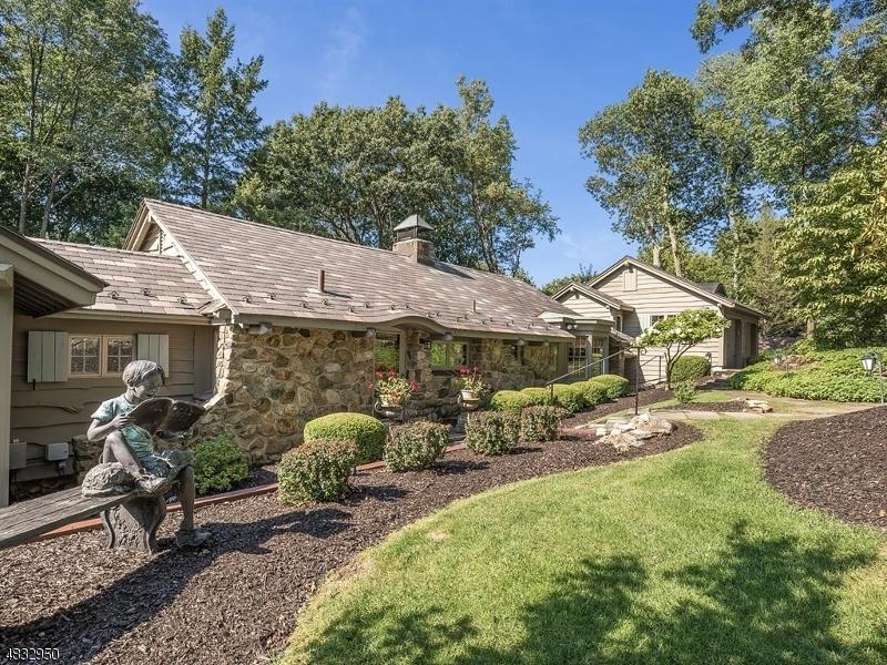 15 Crestwood Trl - Photo 1