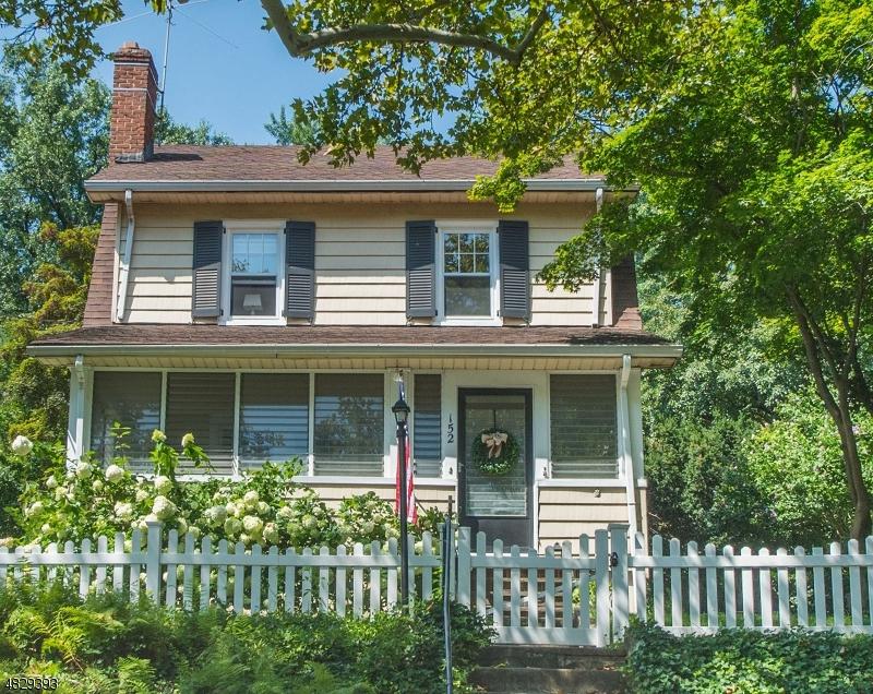 152 Essex Ave - Photo 1
