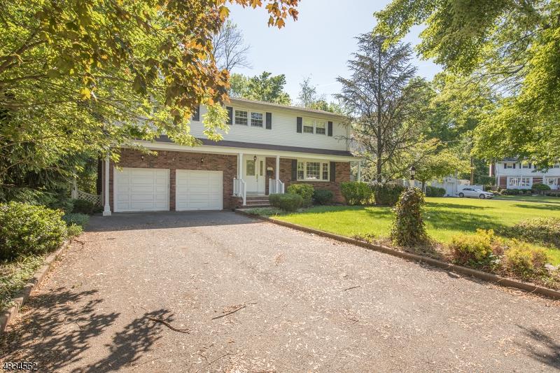 227 Hawthorne Dr - Photo 1