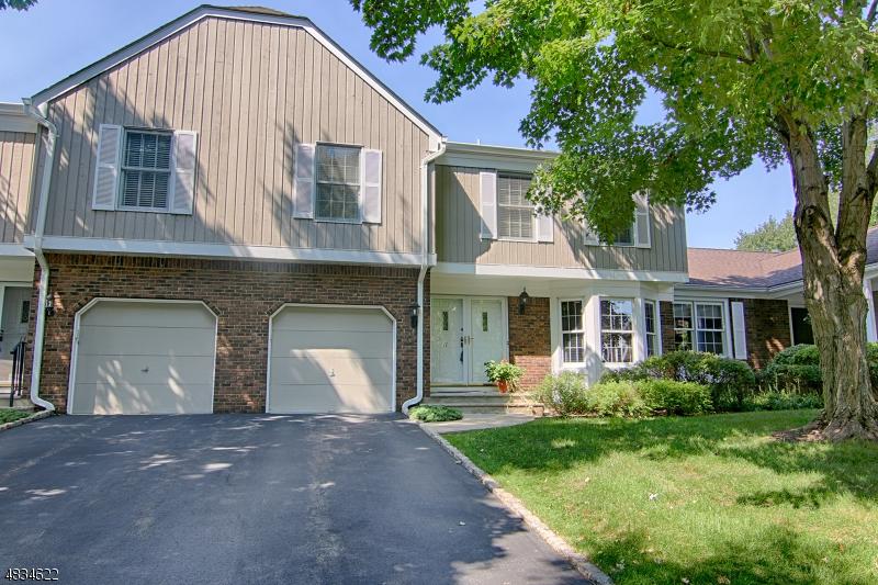 11 Dexter Dr N - Photo 1
