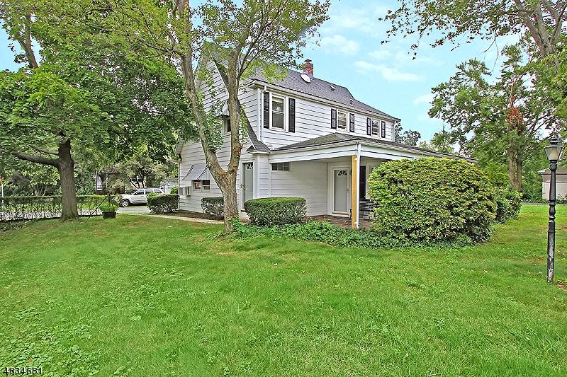 696 E Main St - Photo 1