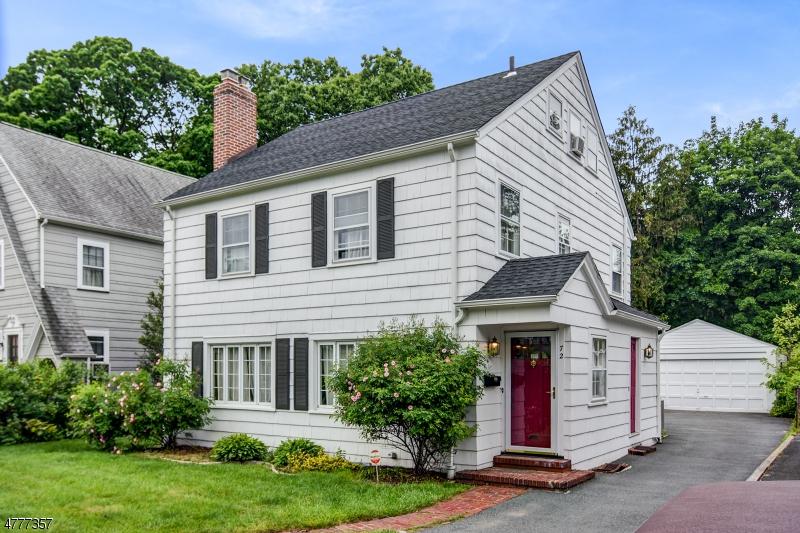 72 Hawthorne Ave - Photo 1