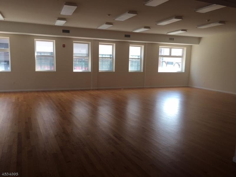 180 Main St - Photo 1