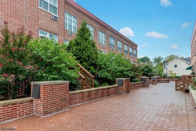 515 Trinity Pl - Photo 1