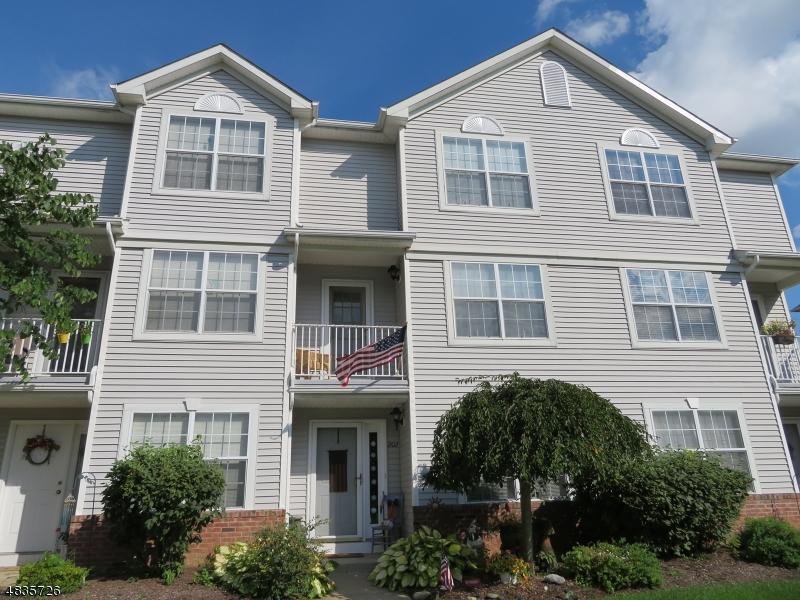 202 Hudson Ct - Photo 1