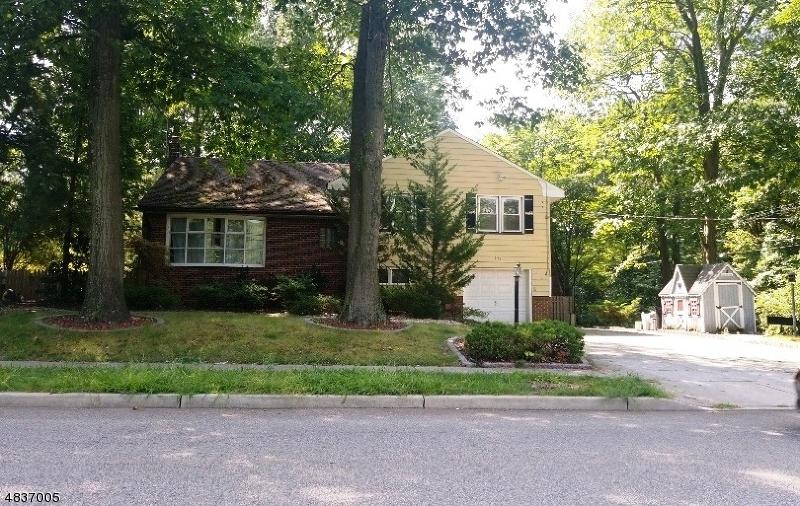 375 Howland Ave - Photo 1