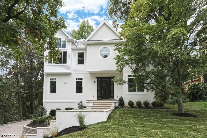112 Bellevue Ave - Photo 1