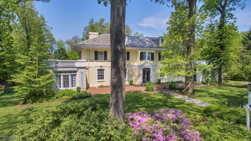 81 Oak Ridge Ave - Photo 1