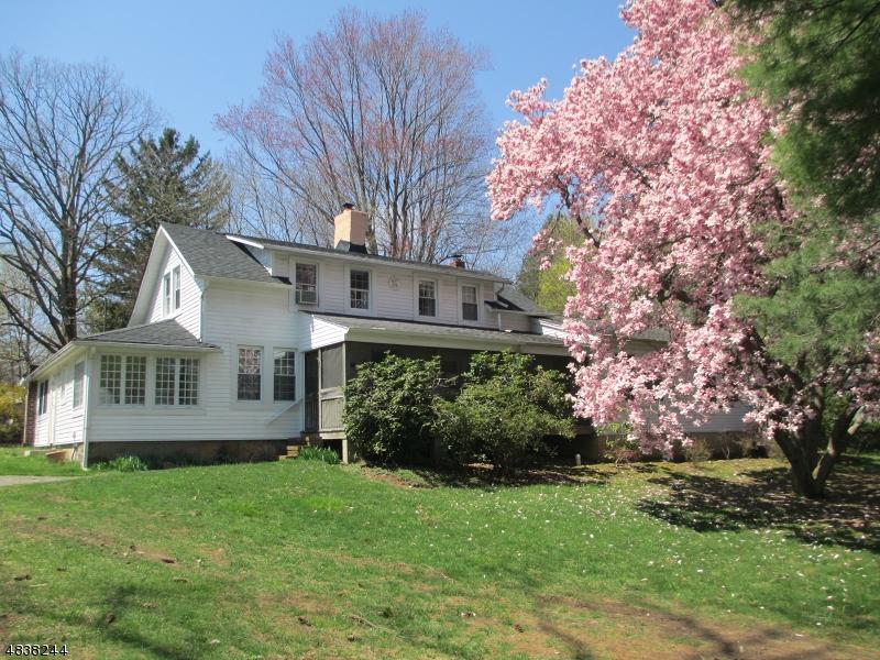 14 Unneberg Ave - Photo 1