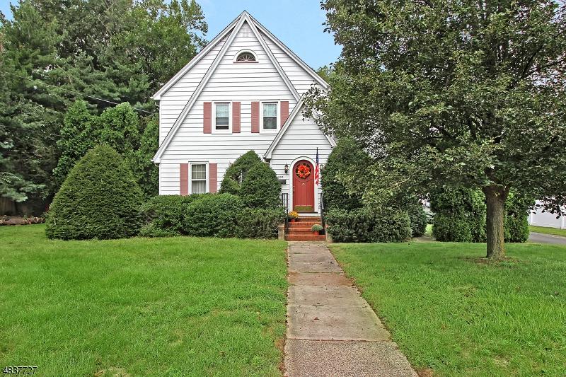 323 Union Ave - Photo 1