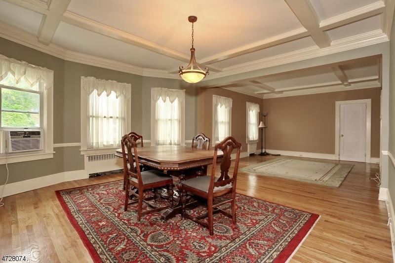182 Franklin Ave - Photo 1