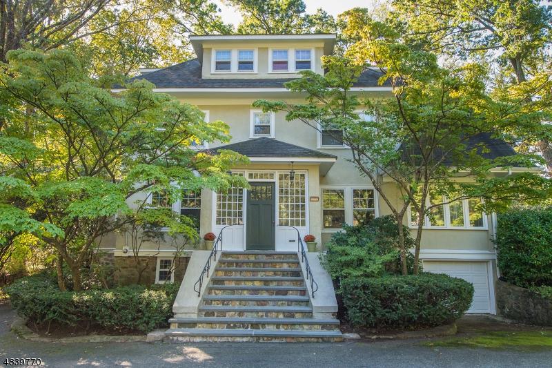 380 Morris Ave - Photo 1