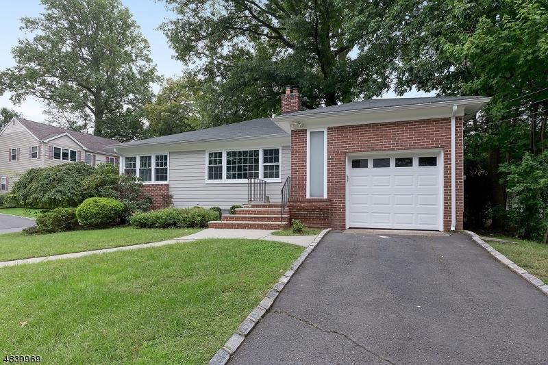 21 Kew Dr - Photo 1