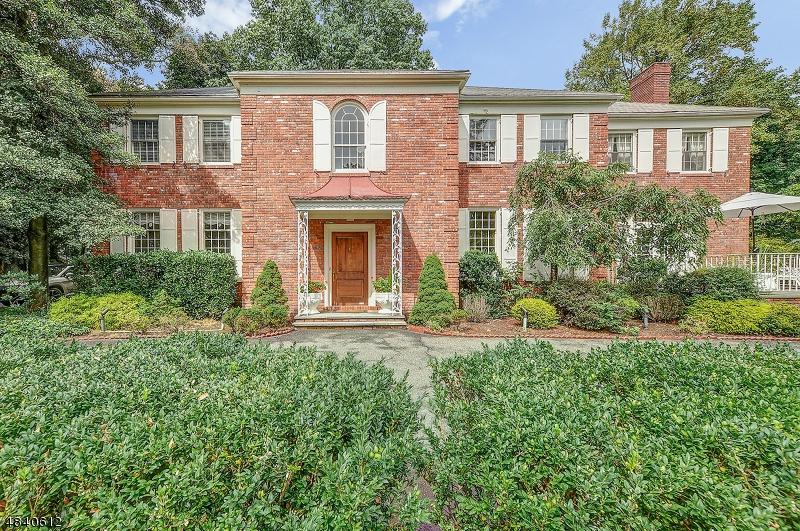 10 Tulip Ave - Photo 1