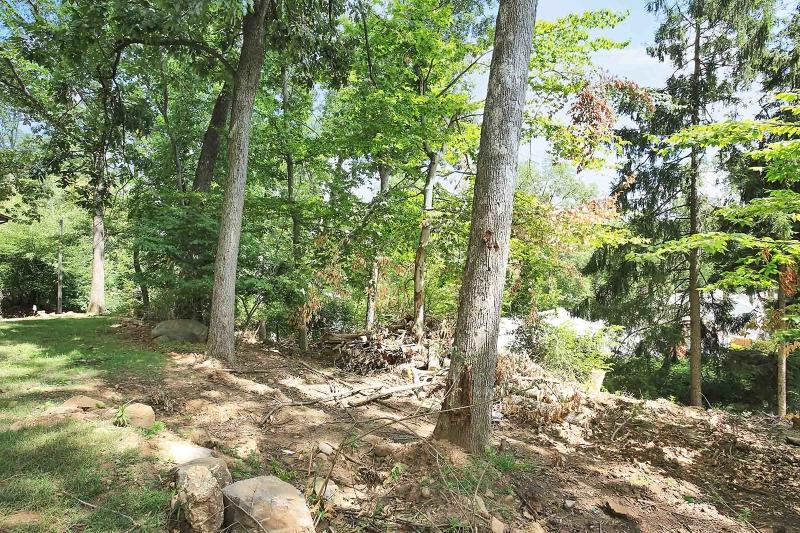 46 Greenwood Ave - Photo 1