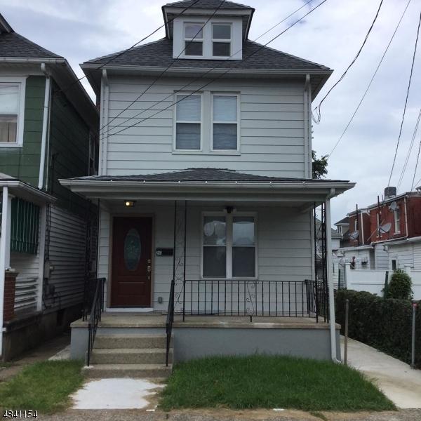 243 Irwin St - Photo 1