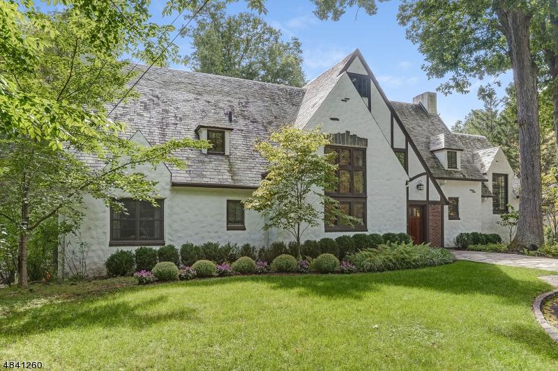 350 Hobart Ave - Photo 1