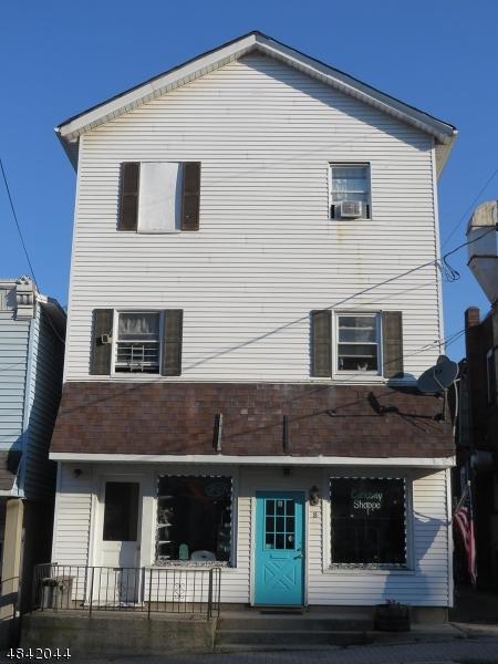8 Newton Ave - Photo 1