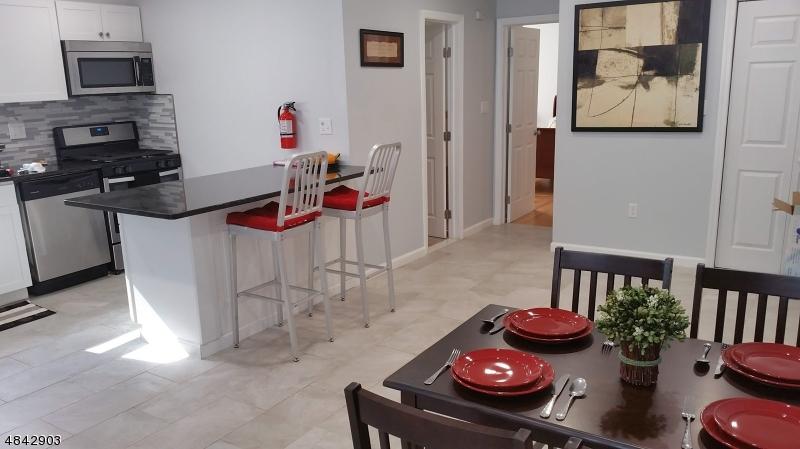 816 W Grand St - Photo 1