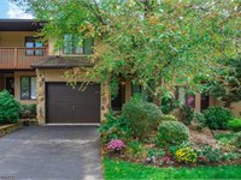 8 Woodland Dr - Photo 1
