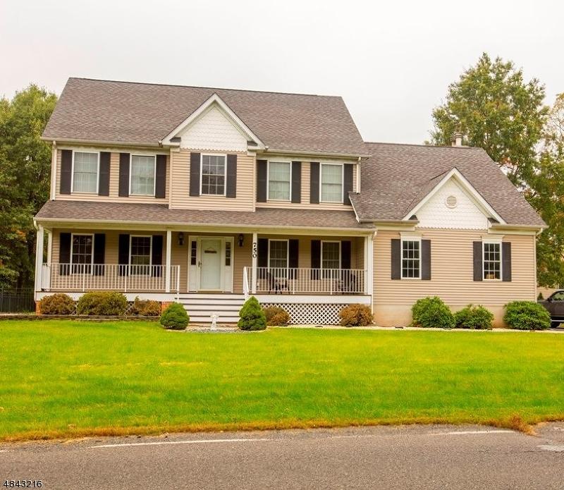 750 Clawson Ave - Photo 1