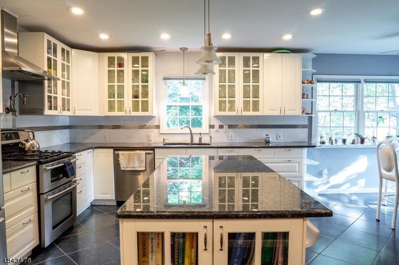 48 Kempshall Ter - Photo 1