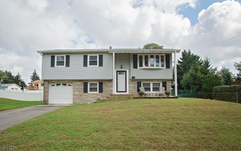 133 Susan Dr - Photo 1