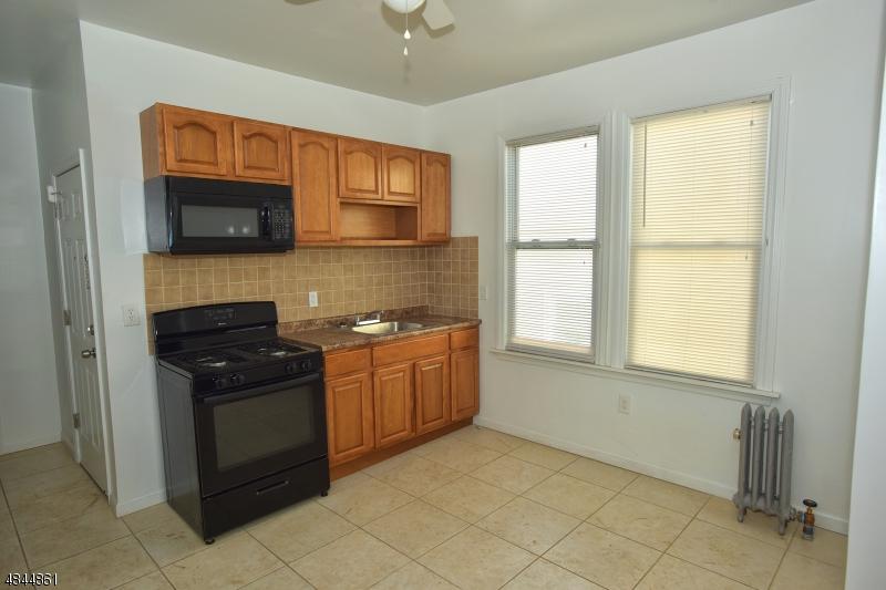 143 Huntington Ter - Photo 1