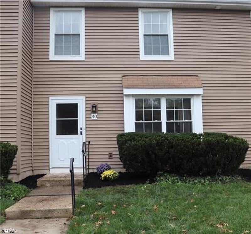 40 Canterbury Cir - Photo 1