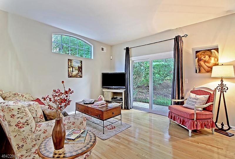 6 Oak Knoll Ln - Photo 1