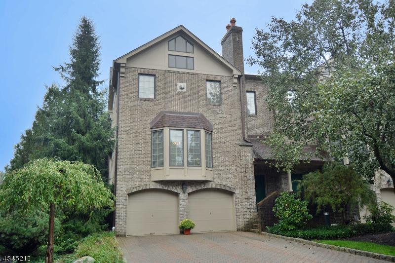 2 Stratford Ct - Photo 1