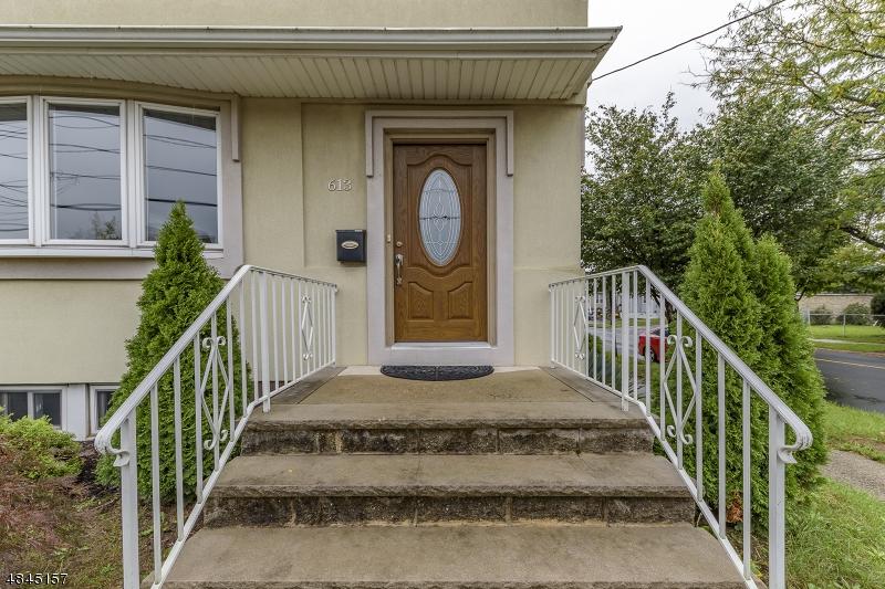613 W Elm St - Photo 1