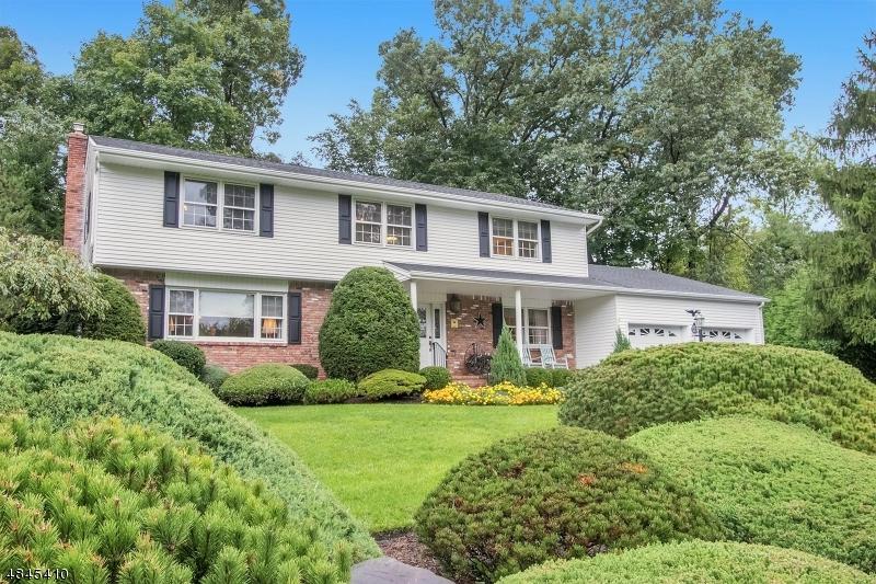8 Greenbriar Ln - Photo 1