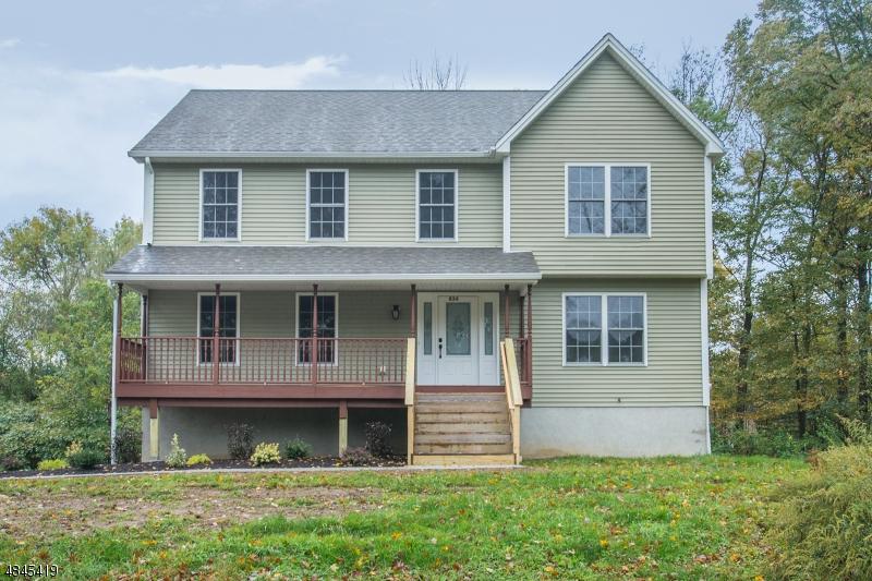 834 Warwick Tpke - Photo 1