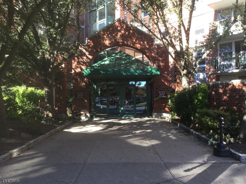 300 Main St Unit 211 - Photo 1