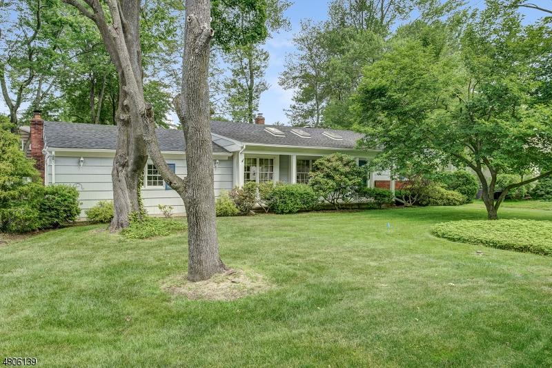 19 Francine Ave - Photo 1