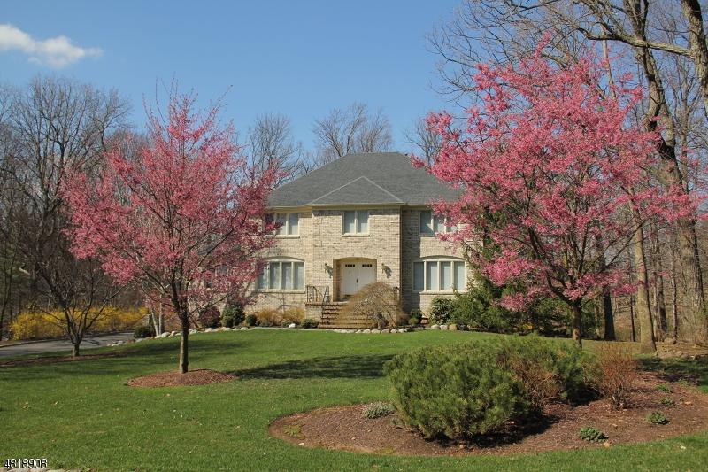 11 Regent Cir - Photo 1