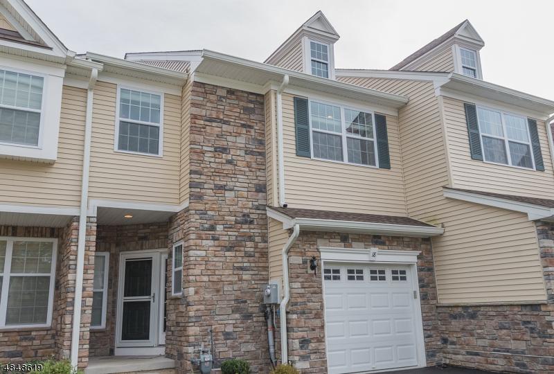 18 Julia Pl - Photo 1