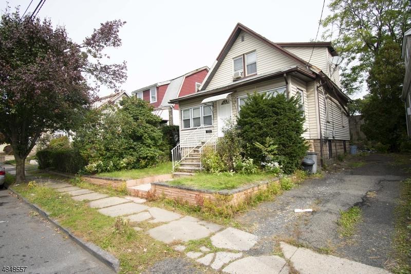 379 Russell St - Photo 1